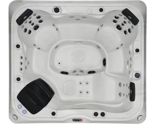 Aufnahme von oben eines Whirlpools mit Düsen und Bedienelementen.