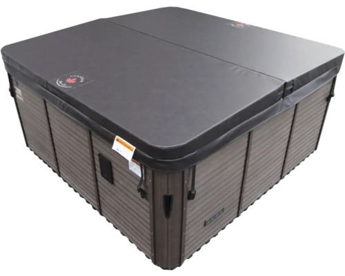 Abgedeckter Whirlpool mit Abdeckung