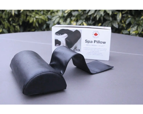 Schwarzes Spa Kissen mit Produktverpackung