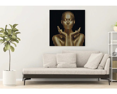 Dekoratives Leinwandbild mit Frauendarstellung im Wohnzimmer