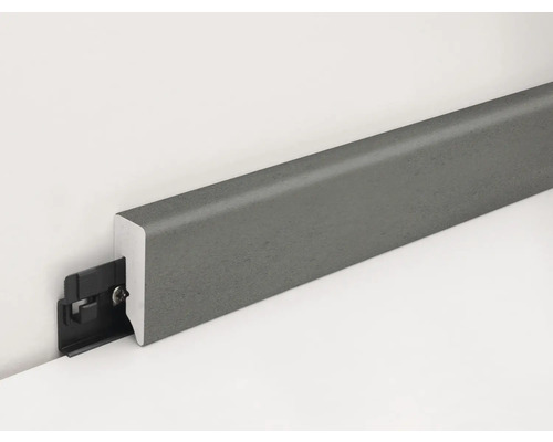 Sockelleiste mit Clipmontage an der Wand