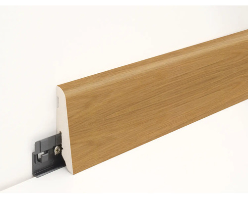 Sockelleiste mit Clipmontage an einer Wand