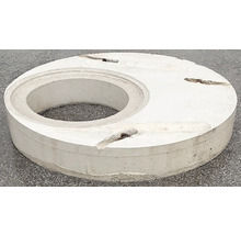 Betonschachtabdeckung mit Aussparung