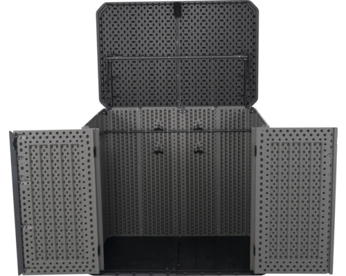 Geöffneter Geräteschrank zur Aufbewahrung von Gartengeräten