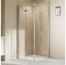 Begehbare Dusche mit Glaswand und Brausegarnitur im Badezimmer