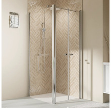 Eckdusche mit Duschwanne und Handtuchhalter im Badezimmer