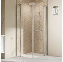 Eckdusche mit Duscharmatur und Handtuchhalter im Badezimmer