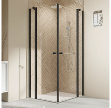 Eckdusche mit Duschkopf und Handbrause im Badezimmer