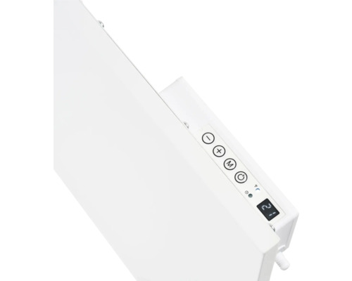 Nahaufnahme einer weißen Infrarotheizung mit Bedienelementen und digitaler Anzeige