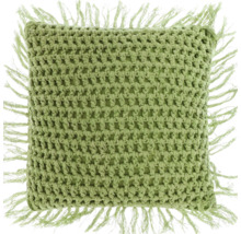Dekokissen mit Makramee-Muster und Fransen