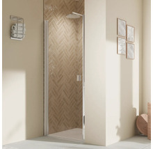 Badezimmer mit Dusche und Duschabtrennung aus Glas