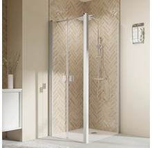 Dusche mit Eckeinstieg und Brausegarnitur in einem hellen Badezimmer.