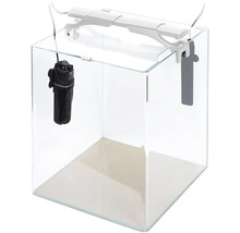Leeres Glasaquarium mit Filter und Beleuchtung
