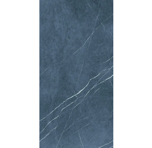Dunkelblaue Fliese mit Marmorierung