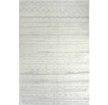 Teppich mit Streifen und geometrischen Mustern
