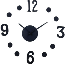 Wanduhr mit Ziffern und Punktmarkierungen