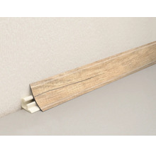 Sockelleiste mit Holzdekor und Clipbefestigung an einer Wand