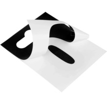 Schwarze Filzgleiter auf weißem Trägerpapier