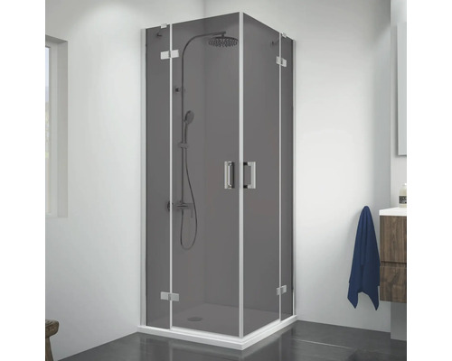 Eckdusche mit Grauglas und weißem Rahmen im Badezimmer