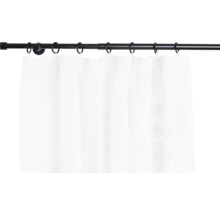 Gardine an Gardinenstange mit Ringen