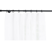 Gardinenstange mit weißem Vorhang