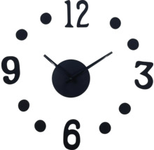 Dekorative Wanduhr mit Zahlen und Punkten.