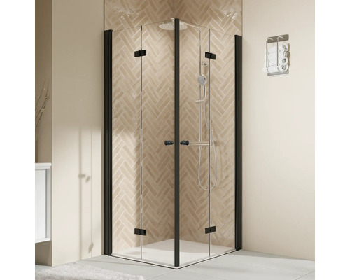 Eckdusche mit schwarzen Rahmen und Glaswänden im Badezimmer