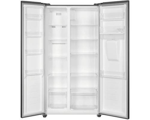 Geöffneter Side-by-Side Kühlschrank mit Regalen und Schubladen.