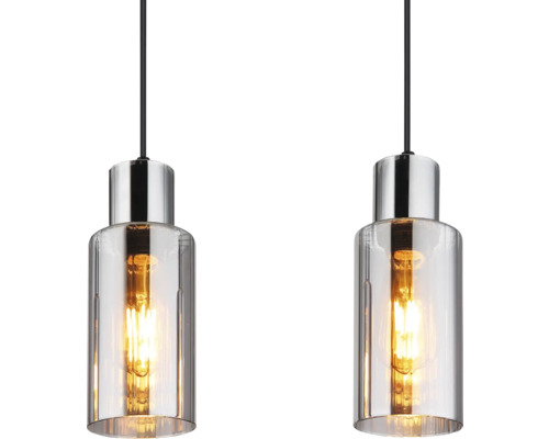 Zwei Pendelleuchten mit klarem Glas und metallischen Oberteilen.