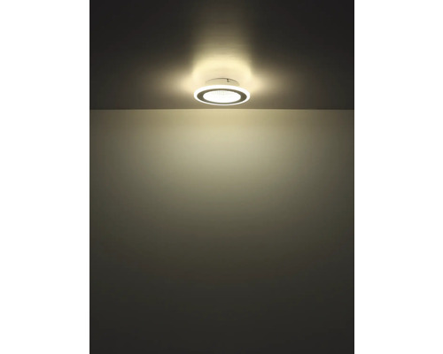 Deckenleuchte mit runder Form und Lichtquelle.