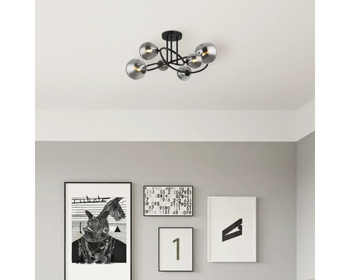 Deckenleuchte mit sechs Rauchglas-Lampenschirmen im Wohnzimmer