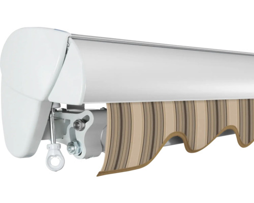 Detailansicht einer Markise mit gestreiftem Stoff und weißem Gehäuse