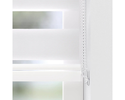 Detailansicht eines Doppelrollos mit Kettenzug zur Bedienung