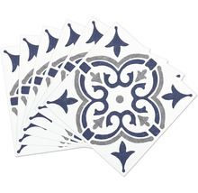 Mehrere Dekorfliesen mit Ornamentmuster