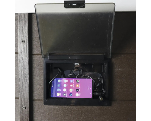 Wasserdichte Handyhülle mit geöffnetem Deckel und einem Smartphone im Inneren.