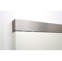 Detailansicht eines Schiebetürsystems mit silberfarbener Blende