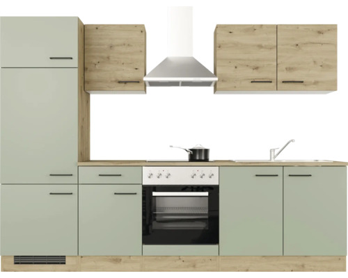 Küchenzeile mit Schränken, Spüle, Herd und Dunstabzugshaube