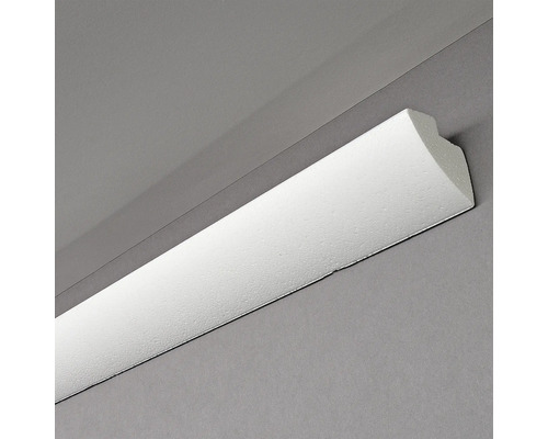 Stuckleiste aus Polystyrol an Wand und Decke