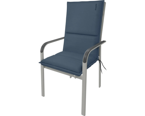 Gartenstuhl mit blauer Sitzauflage