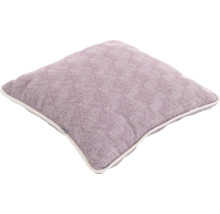 Quadratisches Zierkissen mit geometrischem Muster
