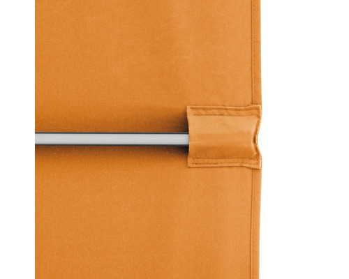 Detailansicht eines Rollos mit Halterung