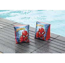 Zwei Spider-Man Schwimmflügel am Pool
