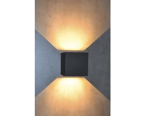 Quadratische Wandleuchte aus Metall für den Innenbereich