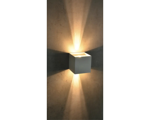 Quadratische Wandleuchte mit Lichteffekten