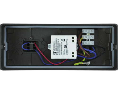 Innenansicht einer LED-Leuchte mit Netzteil und Verkabelung