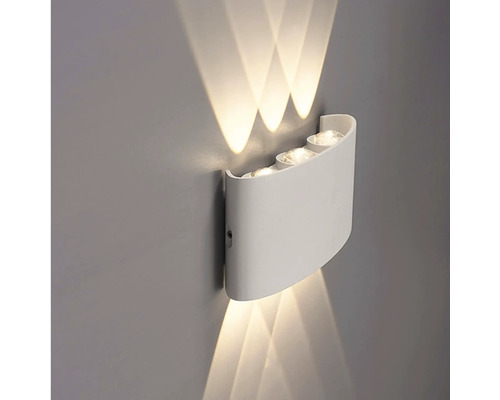 Moderne Wandleuchte aus Metall mit indirekter Beleuchtung für den Innenbereich