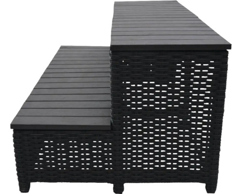 Zweistufige Treppe aus Rattan für den Außenbereich