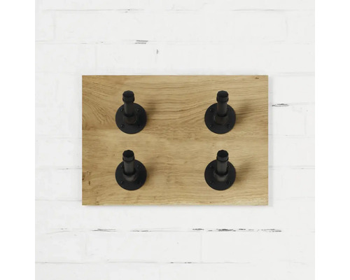 Garderobe mit vier Haken auf Holzplatte