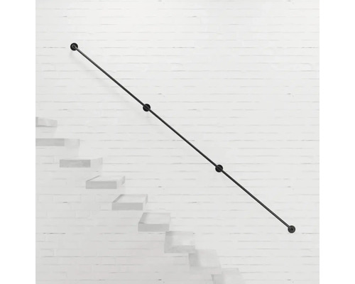 Schwarzer Treppenhandlauf an einer Wand neben einer Treppe