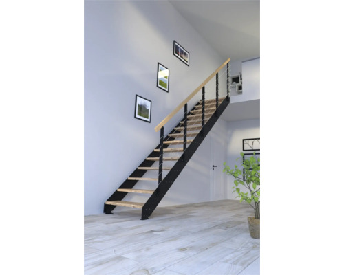 Treppe mit Holzstufen und Geländer im Wohnraum